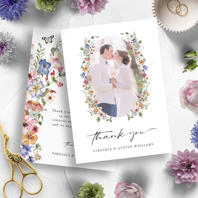 Colorida tarjeta de agradecimiento floral (Colorful Watercolor Wildflower Wedding Thank You Photo Card by Painted Paperie)