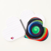 Colorido cuaderno de corazón en espiral