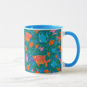 Colorido pez divertido en la taza de canto marino