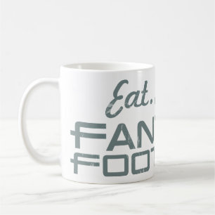 Coma. Sueño. Taza de café del fútbol de la