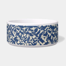 Aves en tazón de agua azul y blanco mascota