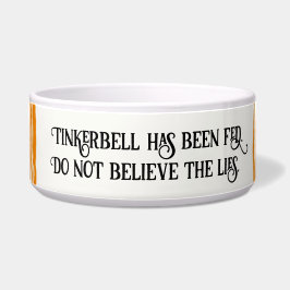 Comedero El gato a tigre naranja a rayas ha sido alimentado