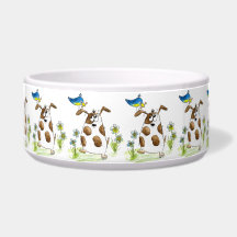 Perro con pájaro de aspecto caprichoso