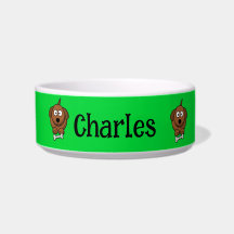 Perro marrón con hueso personalizado en verde