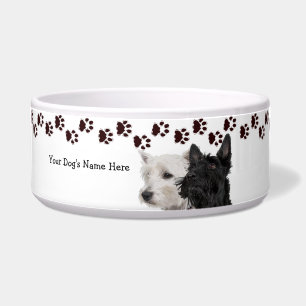 Comedero Westie y perritos de Scotty que esperan su comida