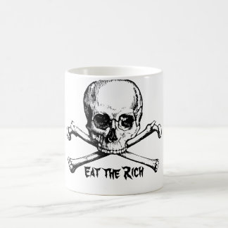 Comer la taza de cráneo rica