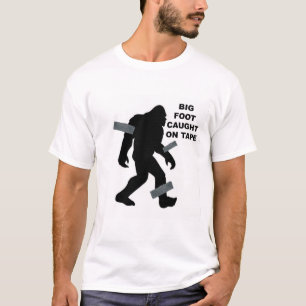 Comida grande cogida en camiseta gráfica divertid