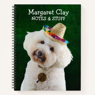 Comodle en un cuaderno de gorra de paja