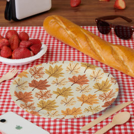 Compartiendo platos para dar gracias.