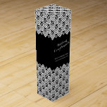Con Compliments promocional caja de vinos corporat<br><div class="desc">Gracias a los clientes o clientes con esta sencilla caja promocional de publicidad gráfica, blanca y negra. Caja gráfica de estilo gráfico con estampado de chevron y punto, ideal para los amantes del vino para completar su elección de vino. Lecturas con cumplidos, luego puedes añadir el nombre de tu empresa...</div>