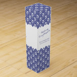 Con la caja corporativa promocional del vino de<br><div class="desc">Agradezca los clientes o a los clientes con este azul y blanco gráficos simples con la caja promocional elogiosa corporativa. El galón y el punto gráficos modelaron el ideal gráfico intrépido de la caja del estilo para que los amantes del vino llenen de su opción del vino. Lee con cumplidos...</div>