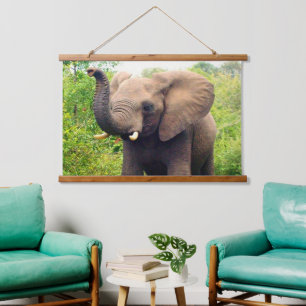 Con Marco De Madera Elefante africano salvaje en la selva Tapiz colgan