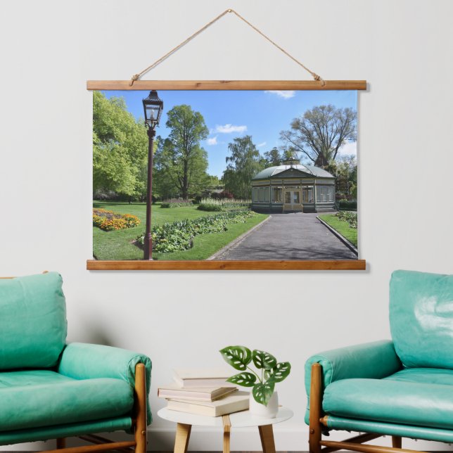 Con Marco De Madera Serene Ballarat Jardín Botánico Tapiz Muro (Sala de estar)