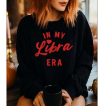 con mi sudadera de la era Libra, regalo de cumplea