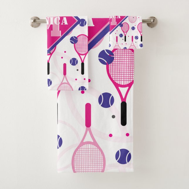 Con nombre e inicial, raquetas de tenis rosas y vi (In situ)