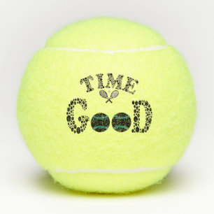 con raquetas y pelotas de tenis