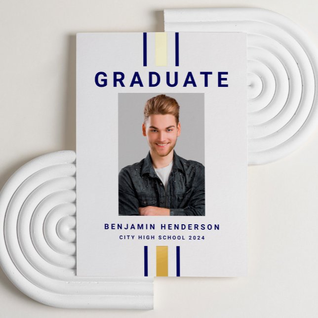 Con Relieve Metalizado Invitación moderna de graduación de oro azul de la (Modern Navy Blue Gold Graduation Announcement)