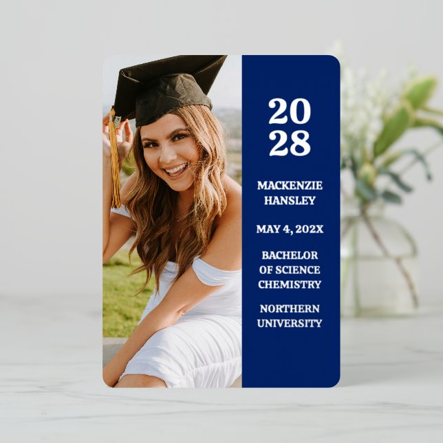 Con Relieve Metalizado Moderna Invitación de graduación de fotografía de  (Anverso de pie)