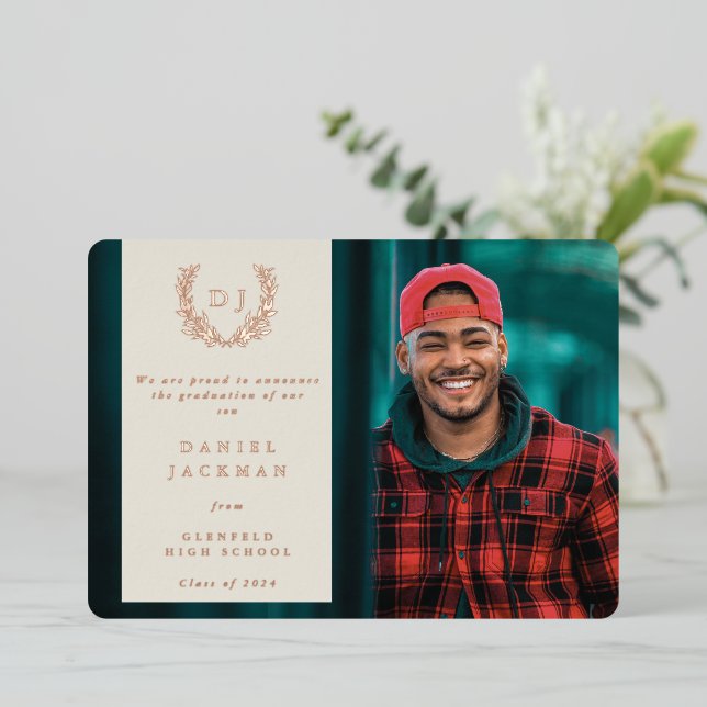 Con Relieve Metalizado Monograma Ostrador + Invitación de Graduación Laur (Anverso de pie)