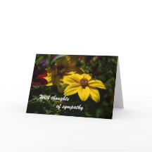 Con tarjeta de felicitación plegada de simpatía