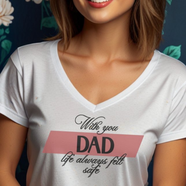 Con tu papá | Camiseta con cuello en V de mujer (Subido por el creador)