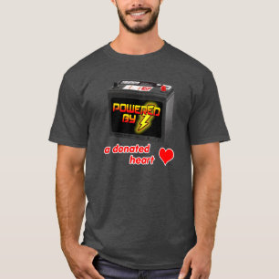 Con una camiseta donada para el corazón