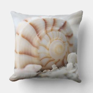 Conchas en el Cojín decorativo de arena