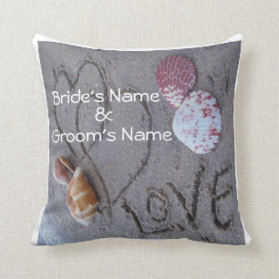 conchas y 2 corazones en la almohada de bodas pers