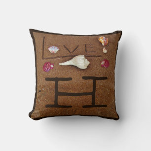 conchas y amor en la playa almohada de boda person