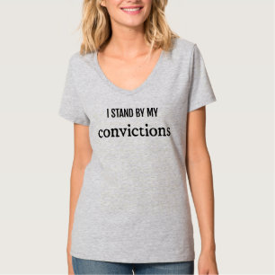 Condenas a camiseta básica de cuello V de mujeres