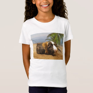 Conejillo de Indias debajo de la camiseta de la