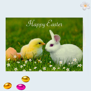 Conejito de Pascua adorable y pollito con flores