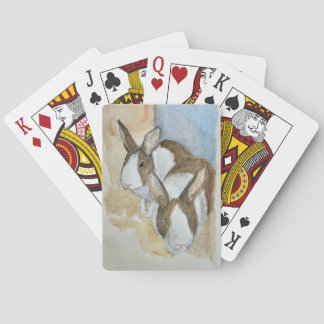 Conejos holandeses jugando cartas