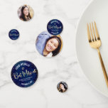 Confeti Bat Mitzvah 3 Foto Azul Marino Dorado Brillo Letra<br><div class="desc">Agrega un toque de estilo extra a la fiesta de celebración de tu Bat Mitzvah favorita con este confeti de mesa de fotos personalizable. La escritura a mano con script dorado brillante de lámina falsa, la estrella de David, pequeños puntos de purpurina de confeti y tipografía sans serif blanca en...</div>