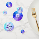 Confeti Bat Mitzvah Bold Boho Retro Blue Purple Gradiente<br><div class="desc">Añade un poco más de estilo a la celebración favorita de Bat Mitzvah fiesta con este confeti de mesa de personalizable! Tipografía divertida, moderna, audaz de color morado y azul marino con sans serif modernos y tipografía superponen un fondo de rayos pop turquesa de luz y gris morado con puntos...</div>