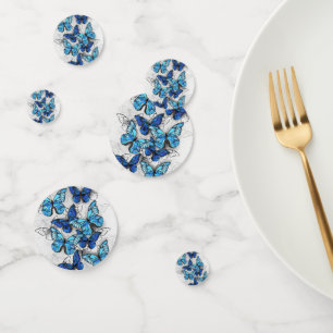 Confeti Composición de las mariposas blancas y azules