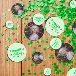 Confeti Cuatro veces afortunado cuarto cumpleaños