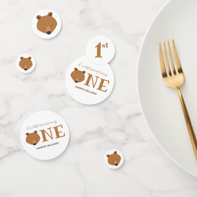 Confeti El oso se convierte en un animal lindo el primer c (Grupo)