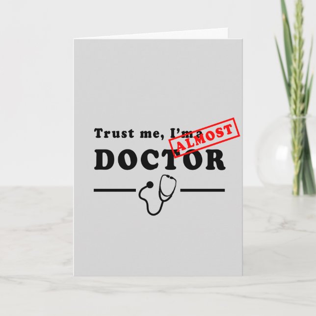 Confía en mí, soy casi una tarjeta de saludo Médic (Anverso)