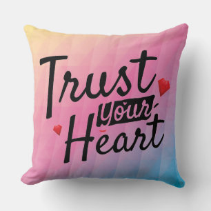 Confía en tu almohada decorativa arcoiris cardíaca