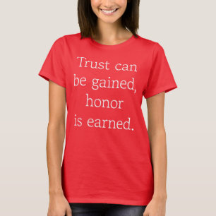 Confianza y honor de la camiseta básica de las muj