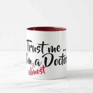 confíe en que yo casi es una taza médica fresca