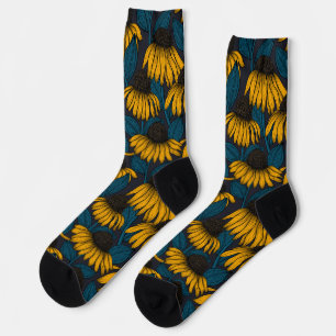 Confluencias amarillas en calcetines azul oscuro