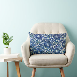 Confort Serene: Almohada Lumbar Floral Azul