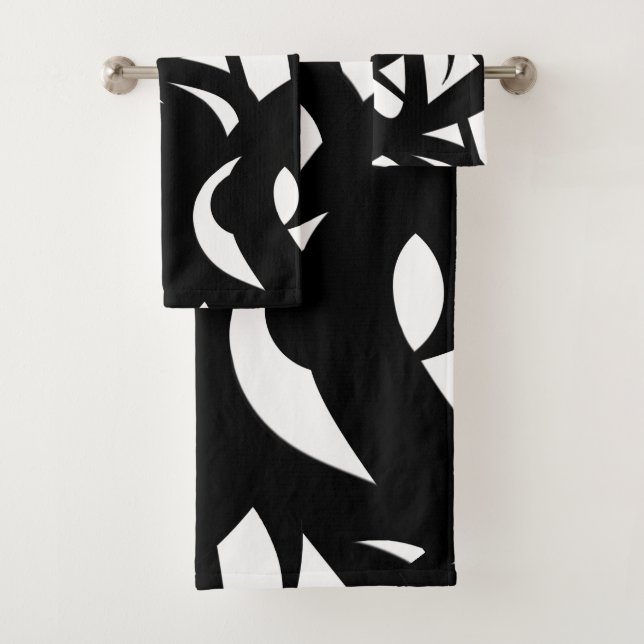 Conjunto contemporáneo de toallas de baño blancas/ (In situ)