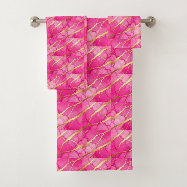Conjunto de toallas de mármol rosa caliente y dora (In situ)
