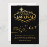 Consejo para Apostar en Las Vegas Consejos y Deseo<br><div class="desc">La tarjeta de Bodas temáticos de Las Vegas o Bridal Shower Advice & Well Wishes incluye un nombre personalizado Bienvenido al fabuloso Rótulo de Las Vegas en negro y oro con una divertida y única redacción de "Consejos que podemos hacer" y espacio para consejos matrimoniales, buenos deseos y consejos de...</div>