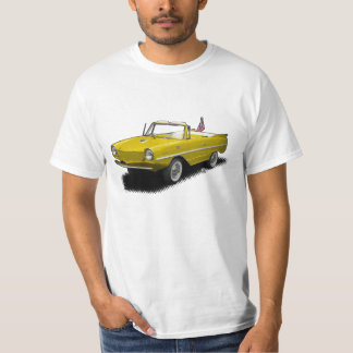 Convertible anfibio amarillo en la camiseta blanca
