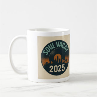 Copa de café con el logotipo de Soul Vacay 2025