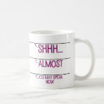 Copa de Medición de Café: Puedes Hablar Ahora Mug<br><div class="desc">Copa De Medición De Café: Shhh...  Casi,  Puedes Hablar Mug. Gran taza para ti,  esposa,  mamá,  amiga,  compañera de habitación o compañera de trabajo. Muéstrales a todos,  que no eres una persona matutina,  pero que tienes sentido del humor.</div>